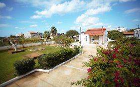 Evas House 7 Mins Walk To Beach